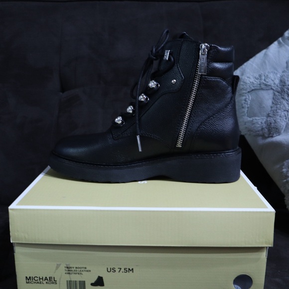 NWT Michael Kors Trudy Embellished Leather Boot - Picture 3 of 13